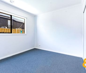 Modern Family Living in a Prime Tarneit Location - Photo 2