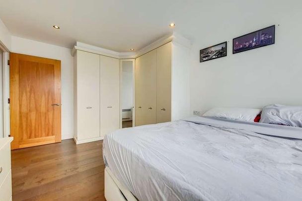 Western Gateway, Coral Apartments, E16 - Photo 1