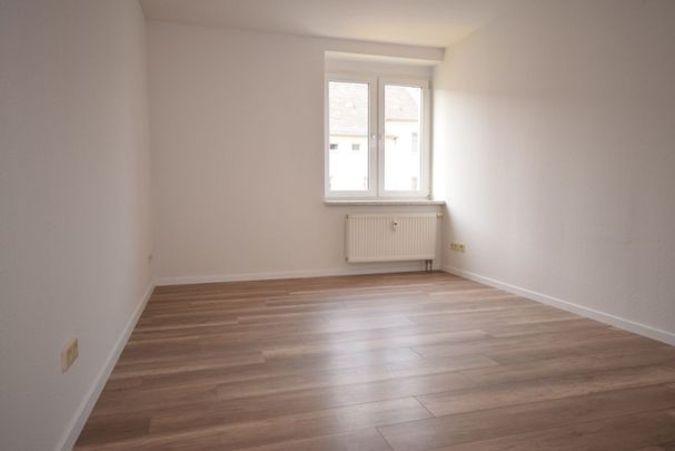 TOP • Laminat • 5-Zimmer • Laminat • 2 Bäder mit Wanne & Fenster • gleich anschauen • Chemnitz - Photo 1