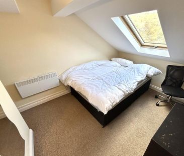 1 bedroom in a house share to rent - Photo 2