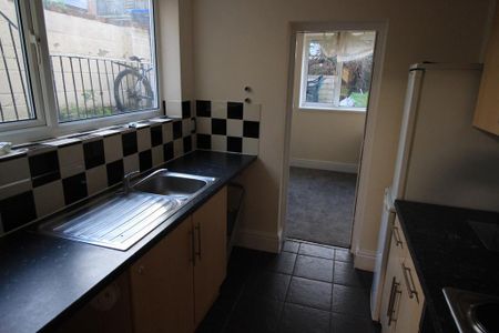 1 bedroom flat to rent - Photo 4