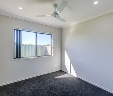 Large Modern Family Home! - Photo 4