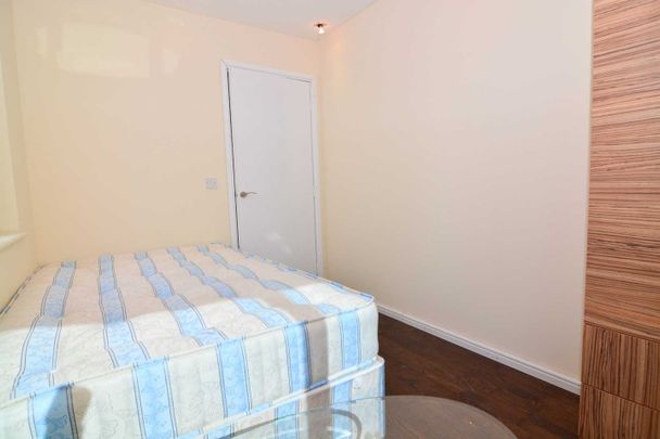Room in a Shared Flat, Block Wharf, E14 - Photo 1