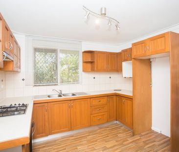 Charming 3-Bedroom Home in the Heart of Beckenham ! - Photo 2
