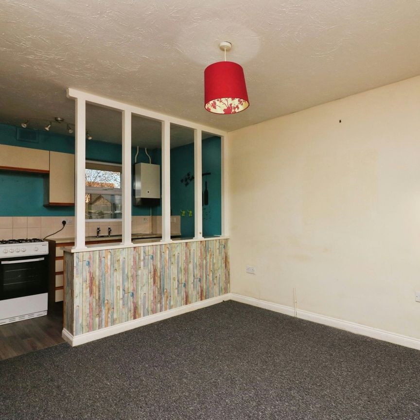 End of terrace house to rent on - Photo 1