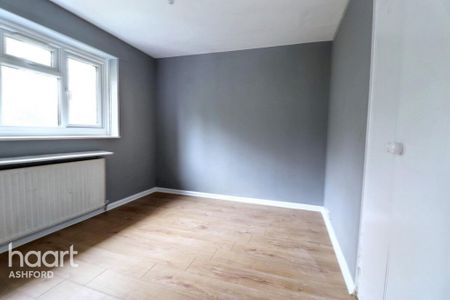 3 bedroom end of terrace house to rent - Photo 3