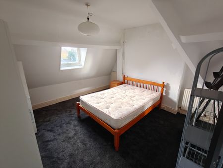 2 Bed Flat, Collegiate Crescent, S10 - Photo 3