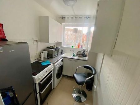 2 bedroom apartment to rent - Photo 4