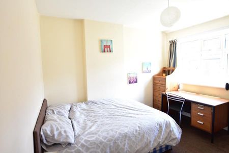 3 bedroom terraced house to rent - Photo 5