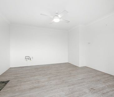 Bright & Convenient Inner-City Living – Partly Furnished & North-Fa... - Photo 5