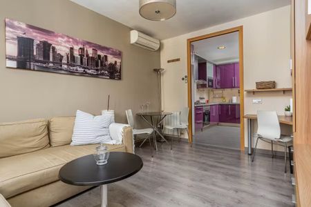 Carrer del Consell de Cent, Barcelona, Catalonia 08009 - Photo 5