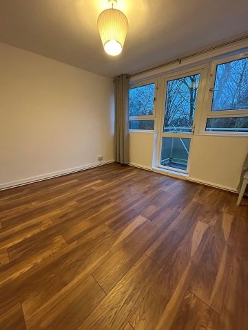 3 Bed Flat, Yates Court, NW2 - Photo 2