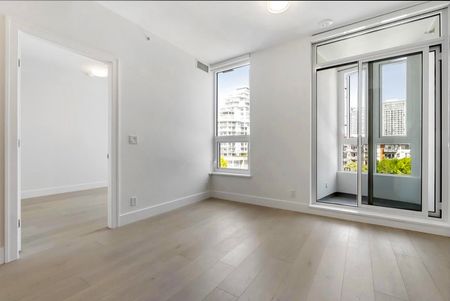 Brand New 1 Bed + Den | White Rock | Gas + Water Included | Pets Ok - Photo 4