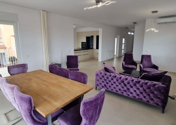 Elegant villa with swimmimg pool in Palmanova