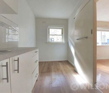 One Bedroom Apartment of St Kilda’s most sought-after streets - Photo 3