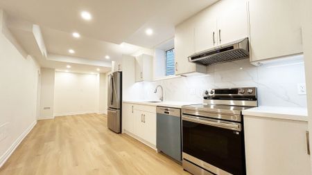 For Lease - 19 William Crawley Way, Oakville, Ontario - Photo 5