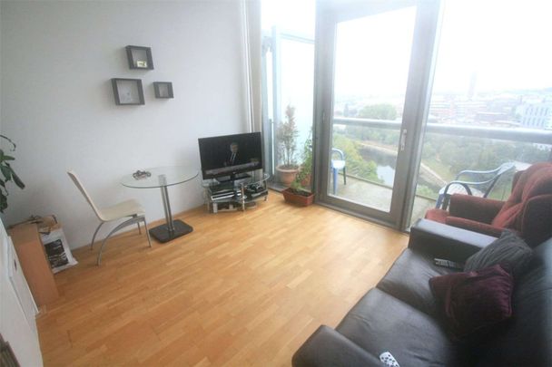 Available July | Top Floor | Fully Furnished | Studio Apartment | Balcony | Within Walking Distance of The City Centre - Photo 1