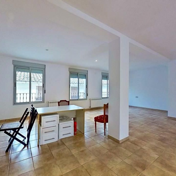 EXCLUSIVE PROPERTY FOR RENT IN CHIVA: COMFORT, DESIGN AND AN UNBEATABLE LOCATION - Photo 1