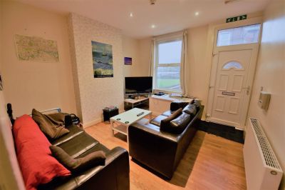 10 bedroom House in Beamsley Mnt & Ter, Leeds - Photo 3