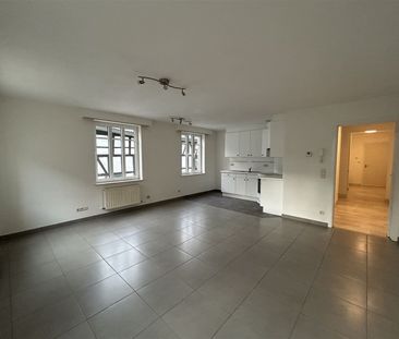 Gezellig dakappartement met 1 slaapkamer vlakbij de Markt. - Photo 2