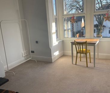 1 Bed Flat, Woodthorpe, NG5 - Photo 2