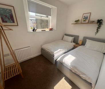 2 bedroom flat to rent - Photo 2