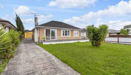 4-Bedroom Home with Spacious Section - Photo 4