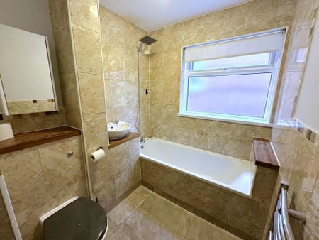 2 bedroom ground floor flat to rent - Photo 5