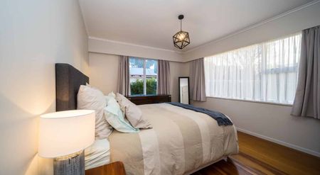 Large Home On Cameron - Photo 2