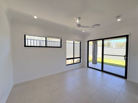 Brand New 3 Bedroom Family Home! - Photo 4