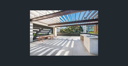 Stylish Urban Living in Zetland - Photo 3