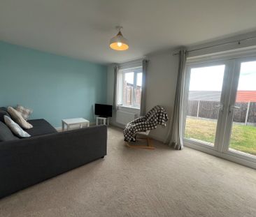 4 bedroom semi-detached house to rent - Photo 2