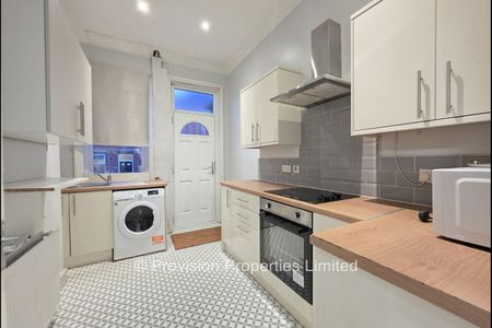 7 Bedroom Houses in Woodhouse - Photo 4