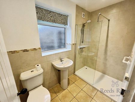 3 bedroom semi-detached house to rent - Photo 5
