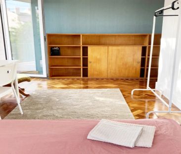 Room in a shared 8-bedroom apartment for rent in Cascais. - Photo 6
