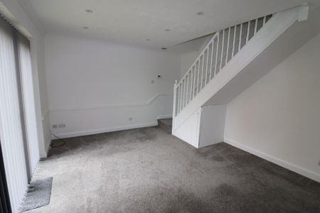 2 bedroom terraced house to rent - Photo 4