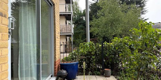 Coombe Way, Hampshire Coombe Way, Hampshire - Photo 3