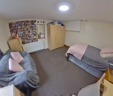 2 Bedroom Flat for rent in Burley Lodge Road - Photo 6