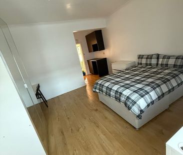 Room in a Shared House, Ivy Road, NW2 - Photo 1