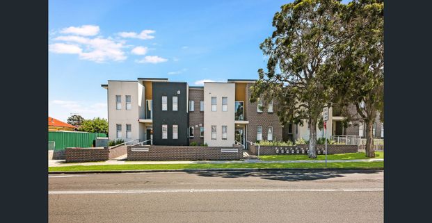 Three Bedroom Unit - 20% Below Market Rent - Photo 1