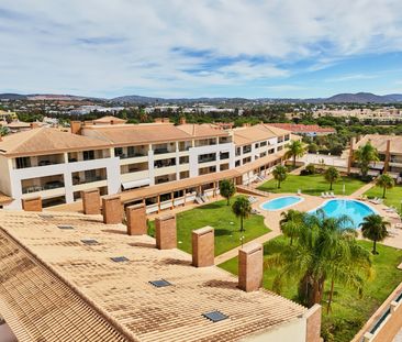 Elegante moradia geminada com 4 quartos, piscina, jardins e garagem... - Photo 2