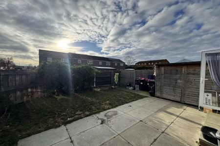 3 bedroom semi-detached house to rent - Photo 4