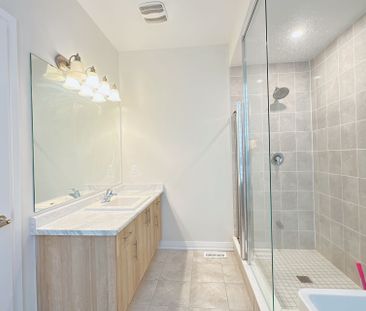 For Lease - 33 Millman Lane, Richmond Hill, Ontario - Photo 3