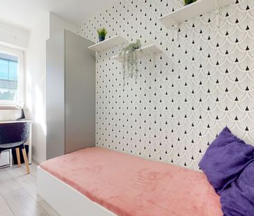 Warszawa, Żwirki i Wigury - Zdjęcie 2