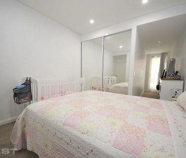 “Ideal Location, Close to everything” - Photo 2