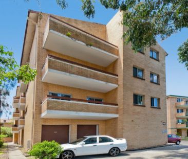 Large Two Bedroom Unit - Photo 6