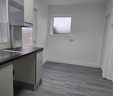 2 bedroom semi-detached house to rent - Photo 3