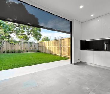 Modern Family Home with Designer Finishes - Photo 4