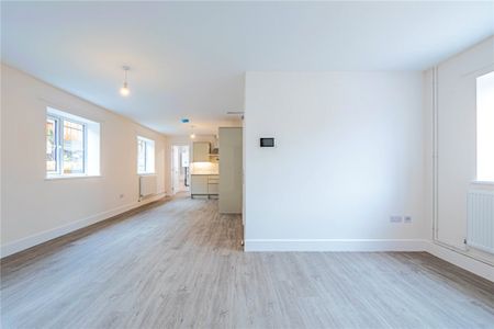 2 bed Ground Floor Flat for rent - Photo 2