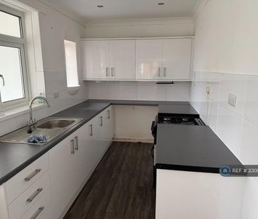 2 bedroom semi-detached house to rent - Photo 4